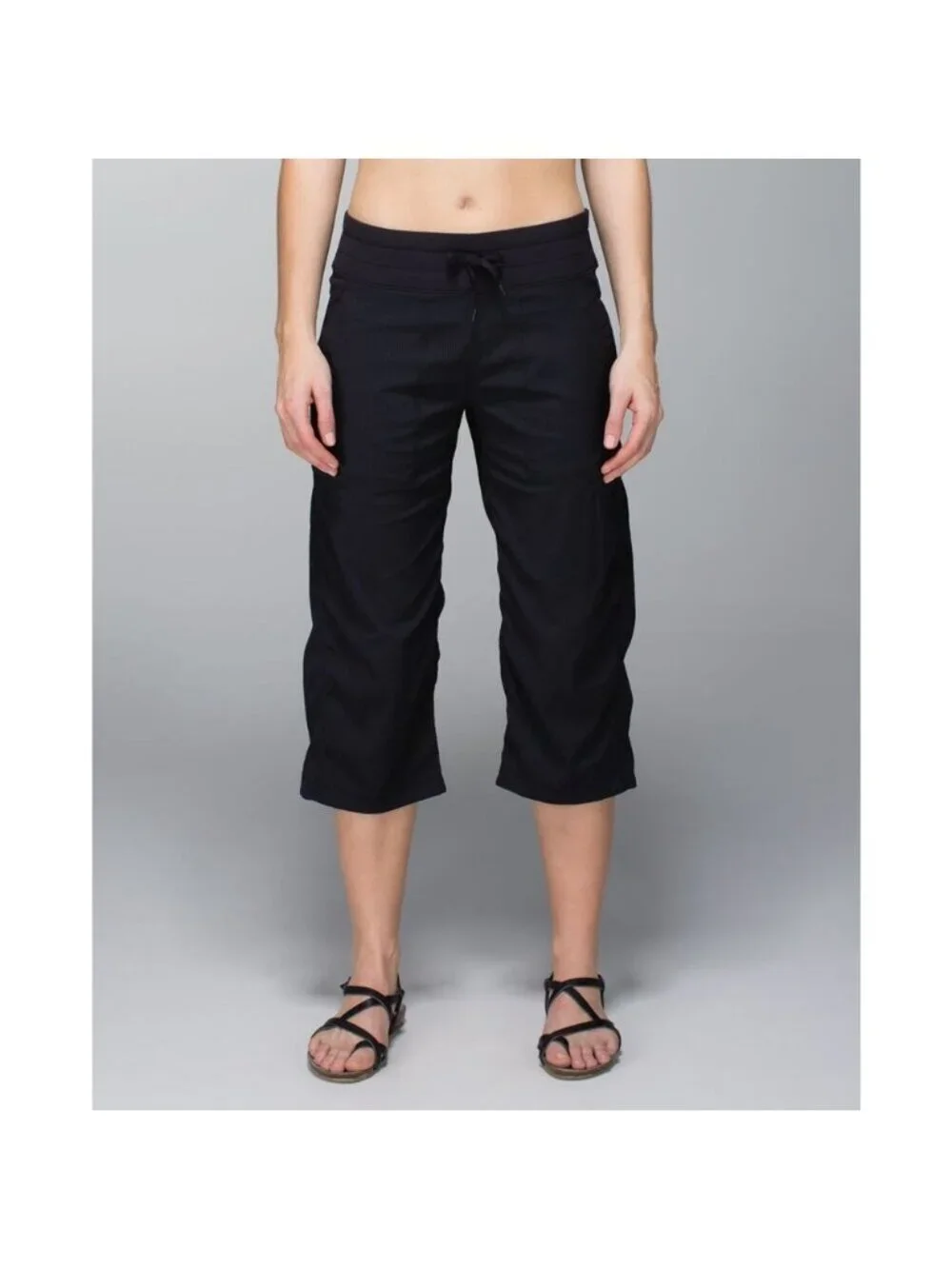 Lululemon Cropped Studio Black - Picture 3 of 8